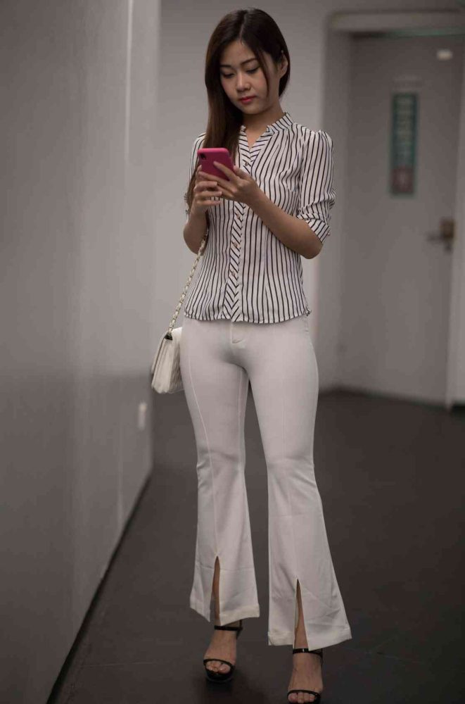 逛书店的白色紧身裤女孩【450P】04040-花间社