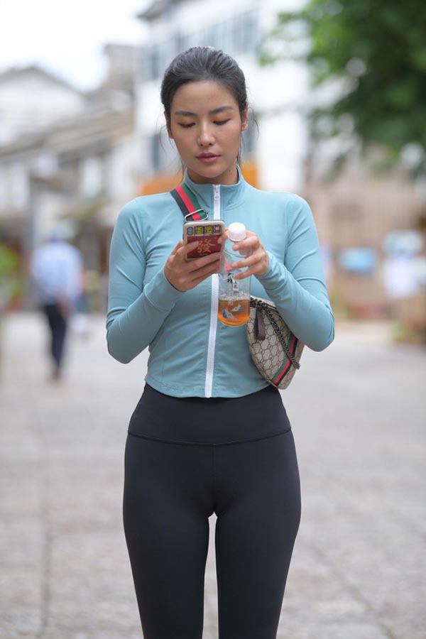 结束完了一天的瑜伽训练【254P】00011-花间社