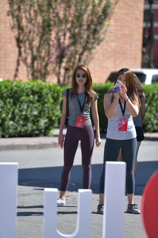 紫色瑜伽裤墨镜导游J4604 27P-336MB-花间社