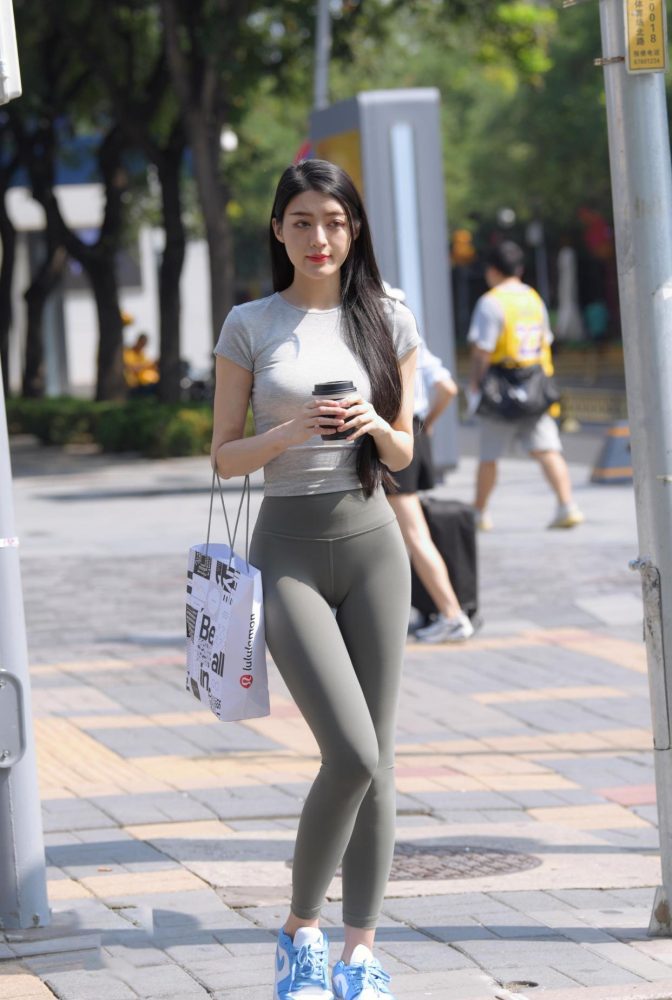 在外面逛街的瑜伽裤女孩J2240 449P1V-16.7GB-花间社