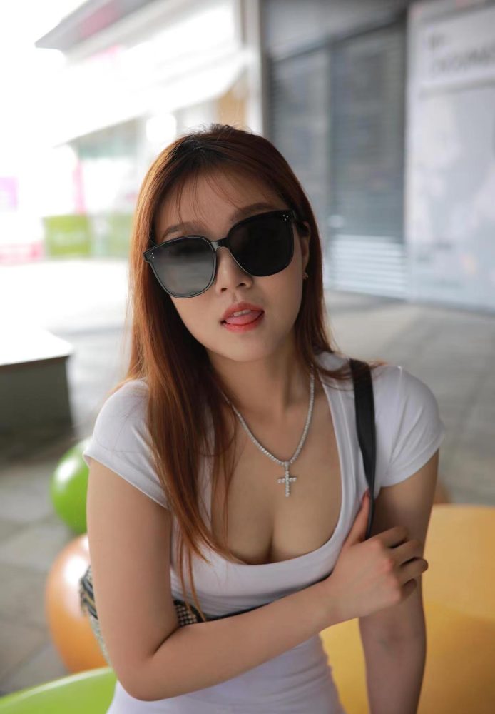 看上去拽拽的瑜伽裤女孩 J1695 425P1V-14.0GB-花间社