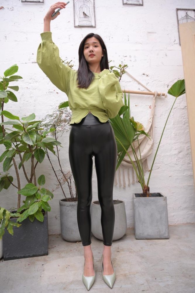 身材很棒的紧身皮裤女孩 J1537 653P1V-19.3GB-花间社