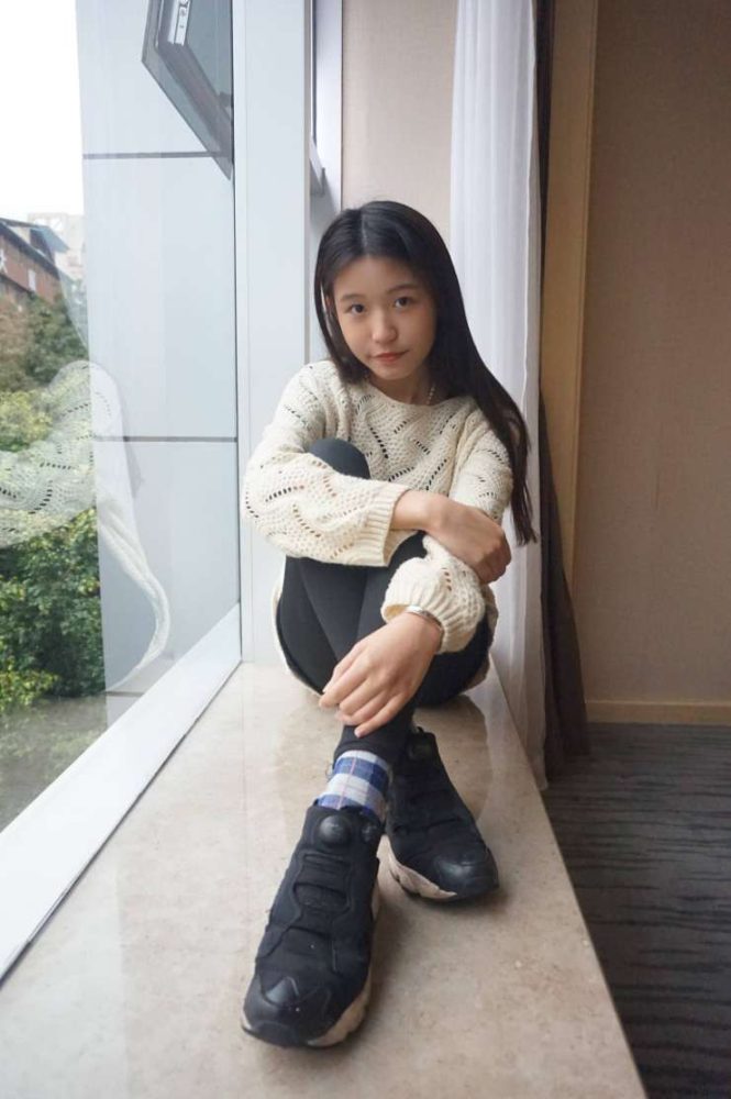 眼神很清澈的赤脚女孩【59P】20020-花间社