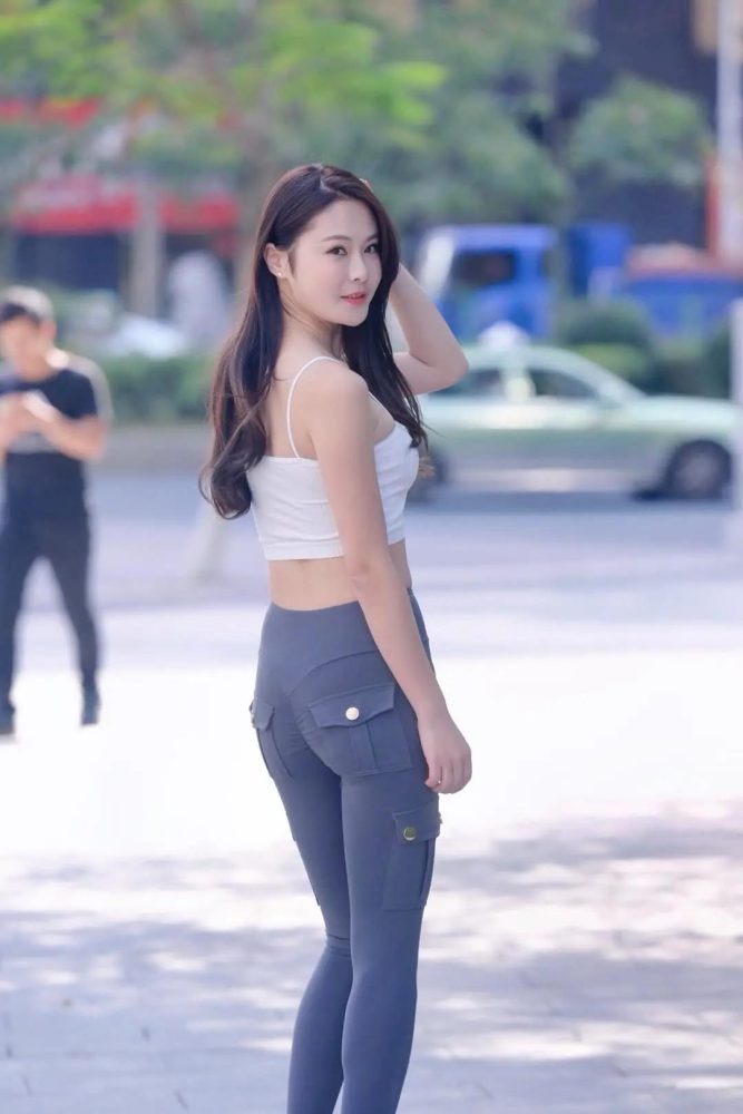 紧身牛仔裤小女人 J1746 562P-12.8GB-花间社