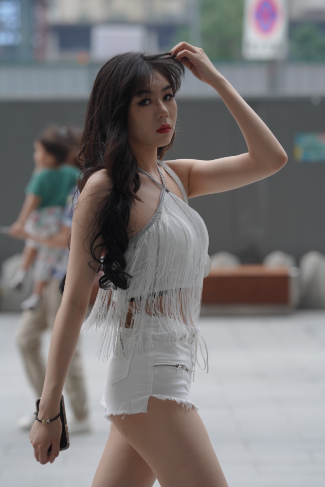 白色热裤小姐姐 -J2806 1111P2V-24.8GB【1000P】-花间社