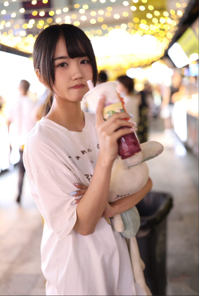 KTV里唱歌的长腿帆布鞋女孩 -J2002【102P】-花间社