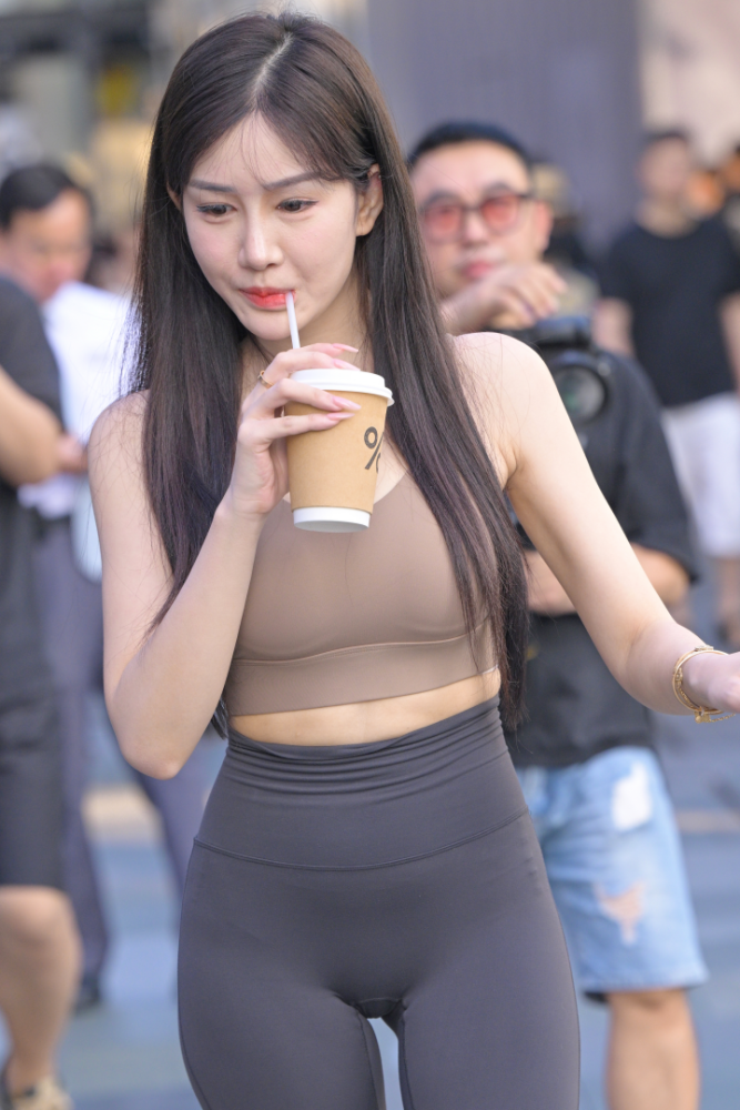 黑色瑜伽五分裤 - J9643【188P-4.23GB】-花间社