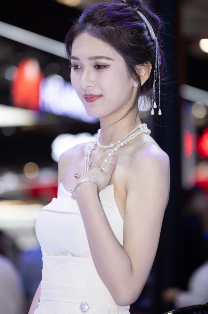 白裙女神蔡悦 - J9893【132P1V-1.55GB】-花间社