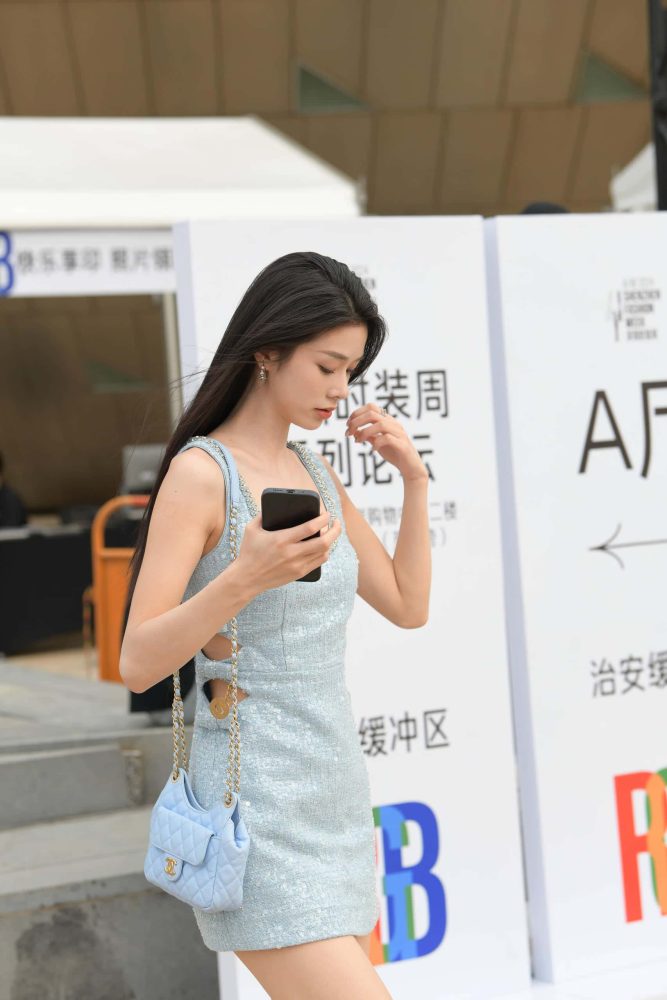 蓝色连衣裙温柔如水 -P4162【219P】-花间社