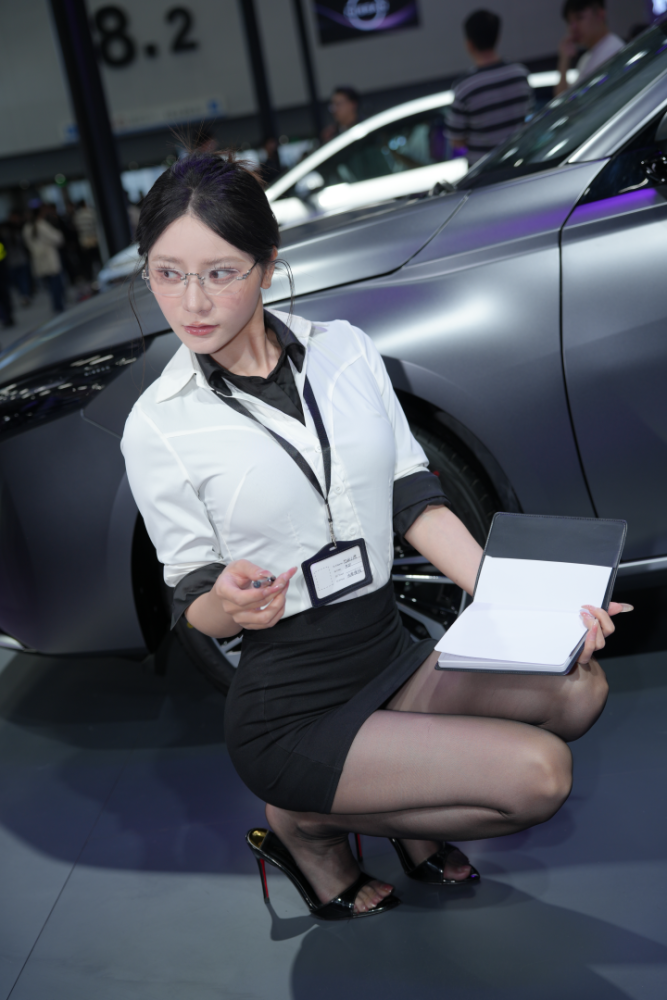 黑白搭配你的小君 - J10047【104P18V-13.5GB】-花间社